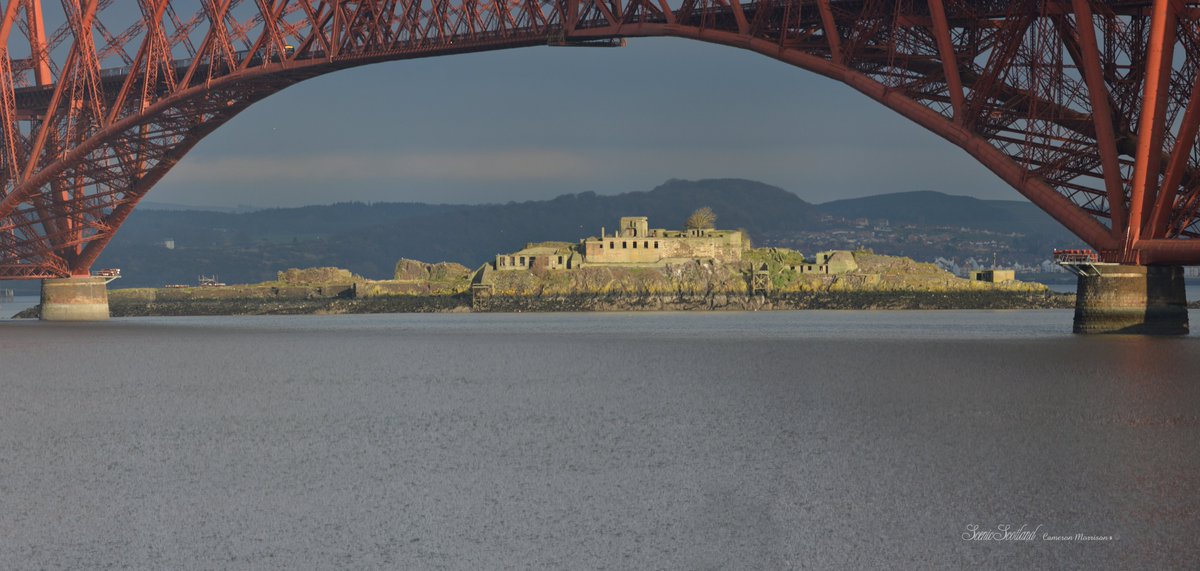 CJMorrison65's tweet photo. ScenicScotland.
Inchgarvie Island, Firth of Forth.
#scotland #historicscotland #scottishhistory #southqueensferry #firthofforth #theforthbridge https://t.co/YUBxrqKxl9