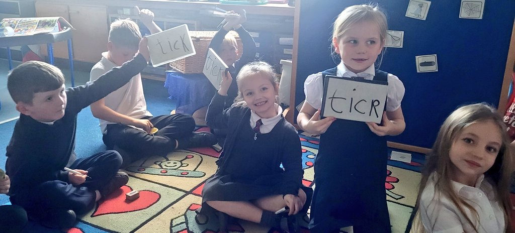 MrsTCaterpillar's tweet photo. The P3s played "Blankety Blank" with words with their new sound "ck". Listen to the description π€β Part of the word is shown with one sound blanked out! Can you write the mystery word on your mini whiteboard? #FunWithPhonics @MorayPS
Play along at home
https://t.co/x5d2Z73lxN https://t.co/fObhJSmaC7