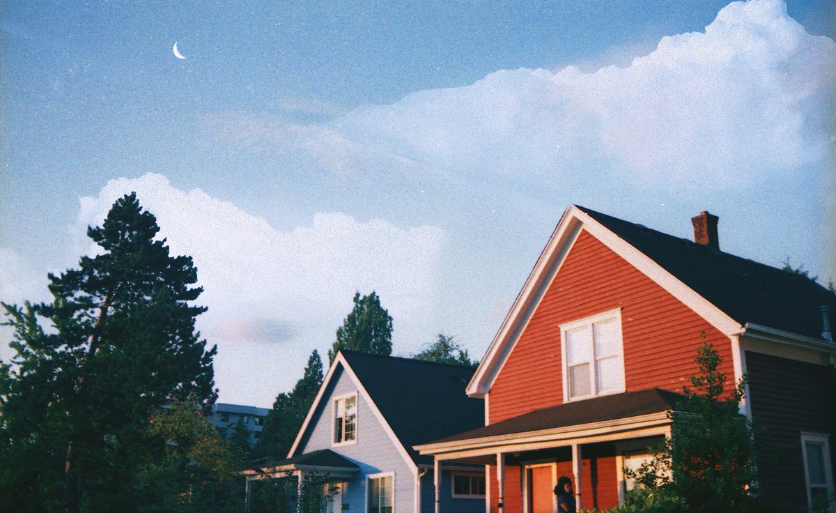 eamonsphotoss's tweet image. Walks around town