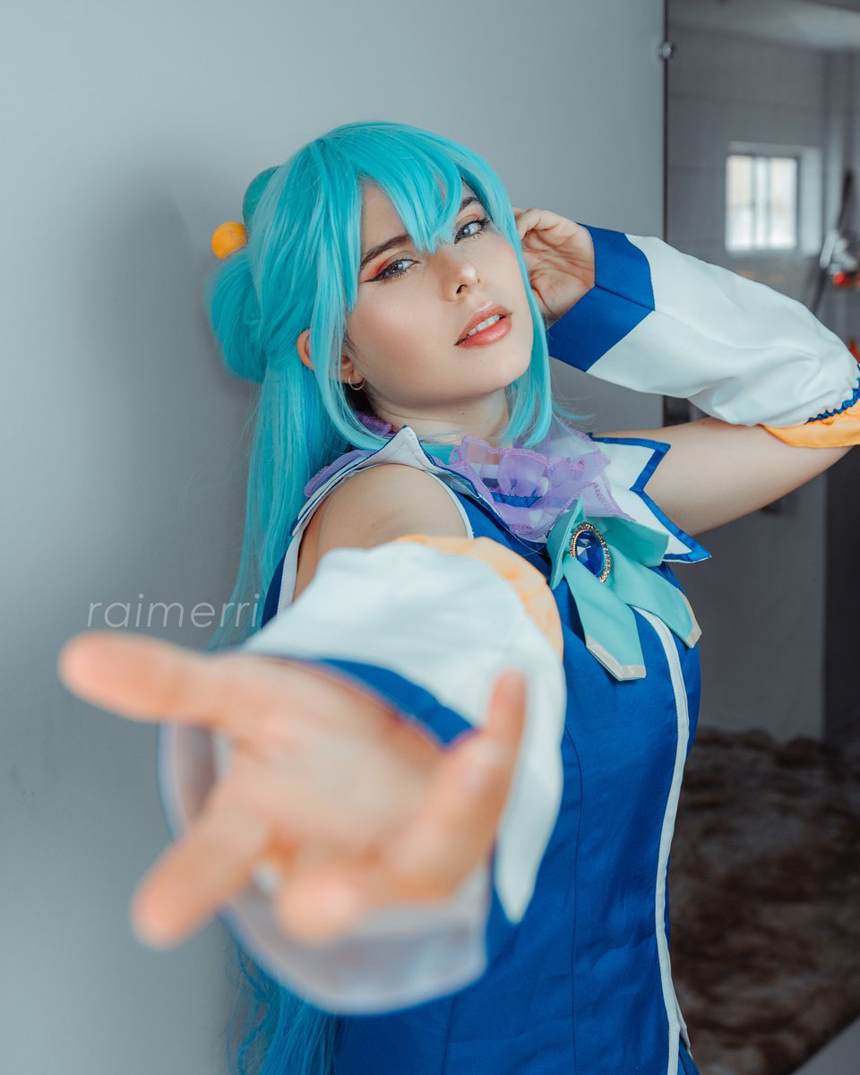 raimerri's tweet photo. Aqua te convida para tomar umas, aceitas? #Konosuba https://t.co/0RSxYwu5Oc