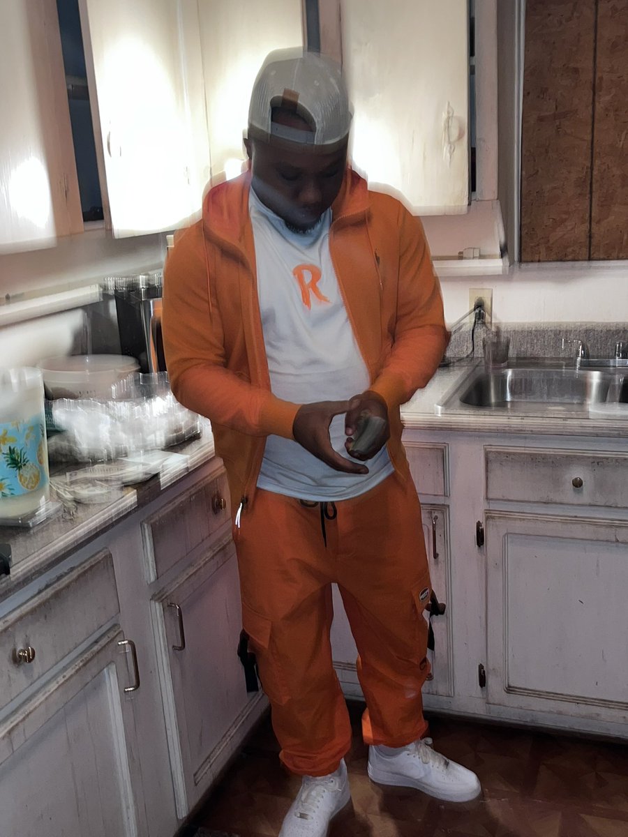 quez65's tweet photo. Get your dope off, niqqa, what you waitin' on
I've been stayin' down for what I want, I deserve it, holmes 🏚️‼️ made myself a boss 🙃
#LongLiveBill #FreeSpeedy #FreeCash 💙🤞🏽 https://t.co/FUR71I5mxQ