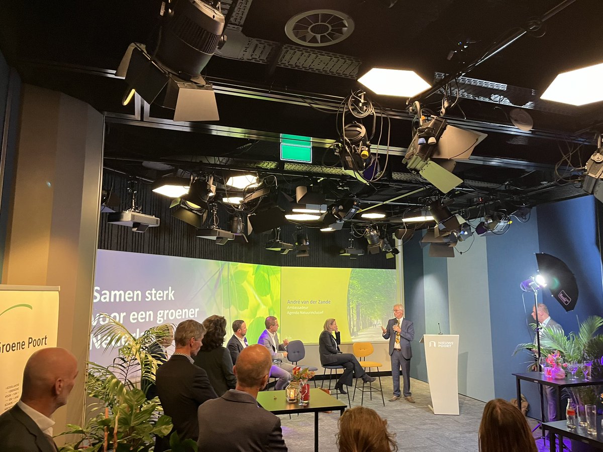 In <a href="/nieuwspoort/">Nieuwspoort</a> het groene debat van <a href="/GroenOndernemen/">Koninklijke VHG</a> met aandacht voor #kleurkeur . Groene norm komt er wel. #eensgezindheid. Komt er ook geld voor onderhoud en daarmee kwaliteit? <a href="/groenkeur/">Groenkeur, duurzame kwaliteit</a>