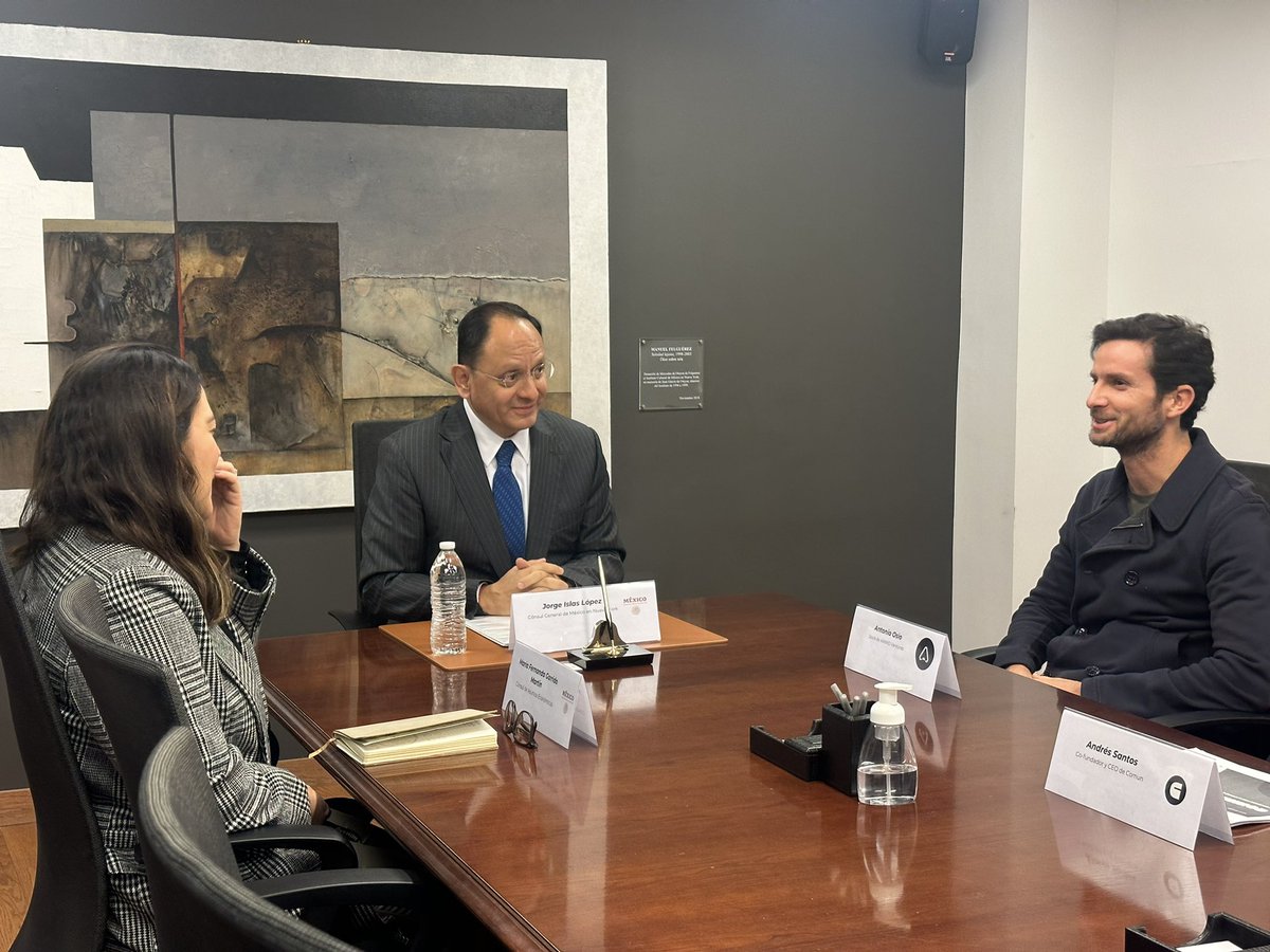 Consulado General de México en Nueva York (@consulmexnuy) on Twitter photo El Cónsul General <a href="/Jorge_IslasLo/">Jorge Islas</a> se reunió con Andrés Santos y Abiel Gutiérrez, fundadores de @comunbanking, y con Antonio Osio de <a href="/ANIMOvc/">ANIMO Ventures</a>, para explorar oportunidades de colaboración y promover la inclusión y la educación financiera entre la comunidad mexicana en Nueva York. El Cónsul General <a href="/Jorge_IslasLo/">Jorge Islas</a> se reunió con Andrés Santos y Abiel Gutiérrez, fundadores de @comunbanking, y con Antonio Osio de <a href="/ANIMOvc/">ANIMO Ventures</a>, para explorar oportunidades de colaboración y promover la inclusión y la educación financiera entre la comunidad mexicana en Nueva York.