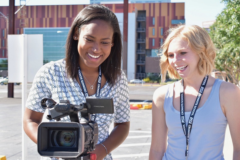 cheymumph's tweet photo. Looking for a summer internship? @DJNF applications are due next week. This internship taught me skills I'm still using today and introduced me to talented journalists thriving in the industry! If you have questions, please reach out!

APPLY: https://t.co/ATeH9yZt4F https://t.co/sYOqPK6IBG