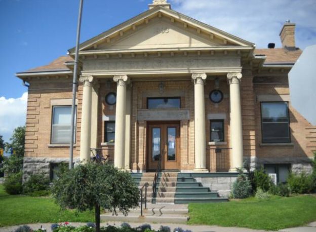 HometownNewsLC's tweet photo. Exciting news in Smiths Falls! Premium Construction Inc wins library tender, paving the way for enhanced accessibility and community spaces. Details in the article. #SmithsFallsLibrary

https://t.co/f08Y9nYL9J https://t.co/gT3VOfmZFX