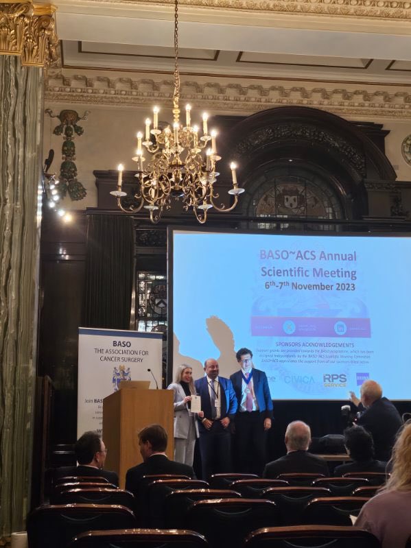 Returning home 🚊 from a great meeting @BASO_ACS, honoured to be awarded the Alan Edwards prize! 

Huge thanks to my supervisors @DeenaHarji @LeedJulia @GalinaVelikova2, our many #LRRCQoL collaborators and the patients who so generously gave their time and supported this project!