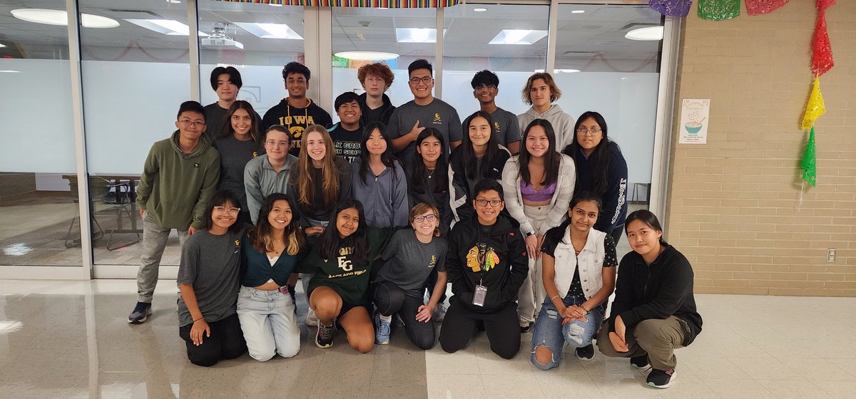 EGMathNation's tweet image. A portion of EG's 23-24 math team.
Go Mathletes! 
@MidgeSnow @MrWalloch_EGHS @Per_Buj MrOC