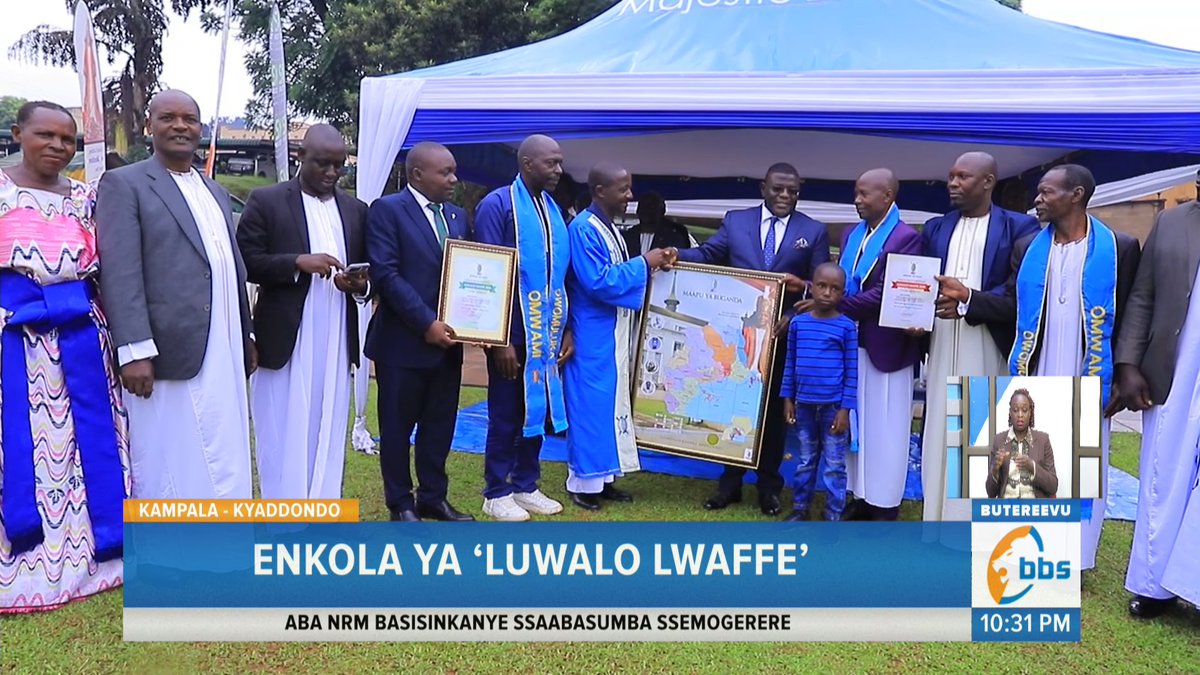 BBS TEREFAYINA (@bbstvug) on Twitter photo Omumyuka asooka owa Katikkiro era Minisita avunanyizibwa ku nzirukanya y'emirimu ne tekinologiya mu Buganda <a href="/Proftwaha/">Prof. Twaha Kaawaase</a> akubirizza abantu ba Ssaabasajja abawangaalira mu Masaza agāebweru wa Buganda okuyiga ennono nāobuwangwa bwāabantu mu bitundu ebyo kyagamba nti kyakuleetawo Omumyuka asooka owa Katikkiro era Minisita avunanyizibwa ku nzirukanya y'emirimu ne tekinologiya mu Buganda <a href="/Proftwaha/">Prof. Twaha Kaawaase</a> akubirizza abantu ba Ssaabasajja abawangaalira mu Masaza agāebweru wa Buganda okuyiga ennono nāobuwangwa bwāabantu mu bitundu ebyo kyagamba nti kyakuleetawo
