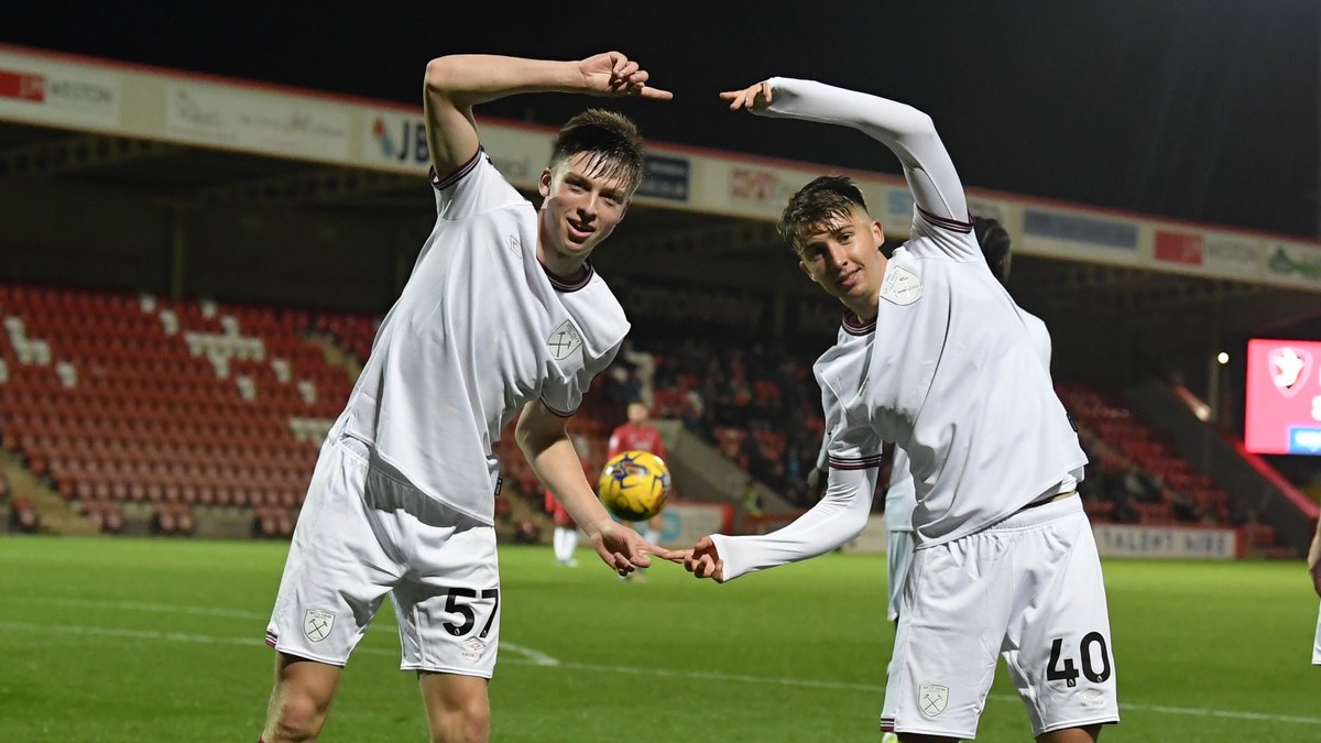 WestHam's tweet image. Ready for the second 45&apos; 👊