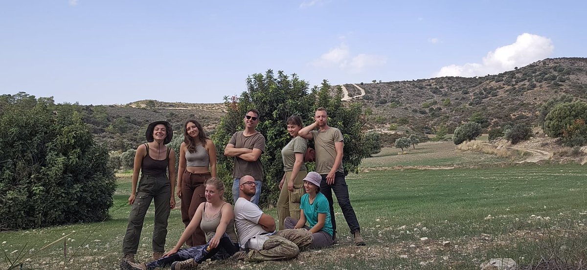 ralf_vandam's tweet photo. The @VUB students and staff... alwaysย readyย to go theย extraย mileย forย the survey ๐๐ป๐ฅพ๐ค Final days of the Hala Sultan Tekke Hinterland Project! @researchvub @FWOVlaanderen @AMGC_VUB #fieldwalking #landscapearchaeology https://t.co/t57atL0oXz