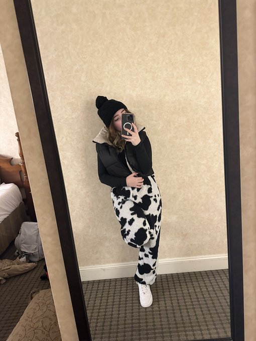 SF fit checks, beanie made an appearance or 3🤓 https://t.co/hg5Ws90qN6