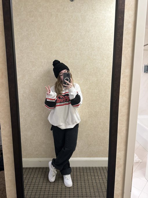 SF fit checks, beanie made an appearance or 3🤓 https://t.co/hg5Ws90qN6