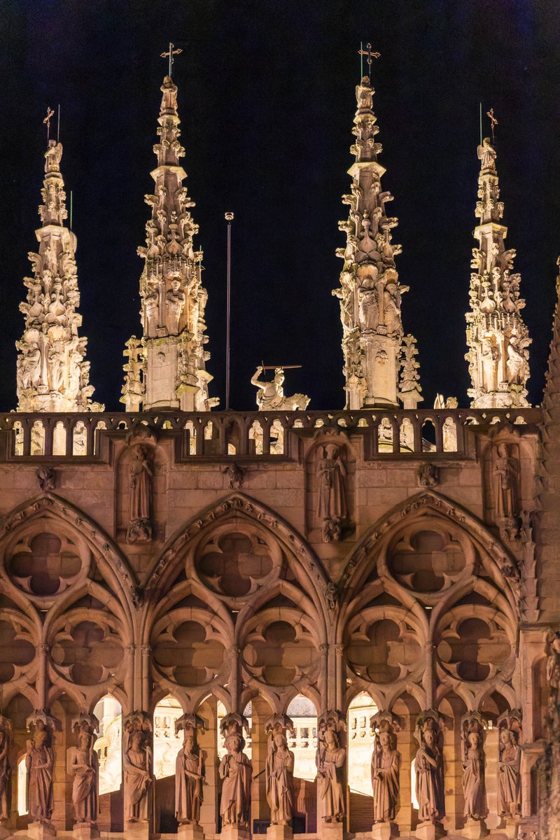 AlvaroSaiz's tweet photo. Detalles de la nueva iluminación de la Catedral de Burgos https://t.co/J5G6hamKDX