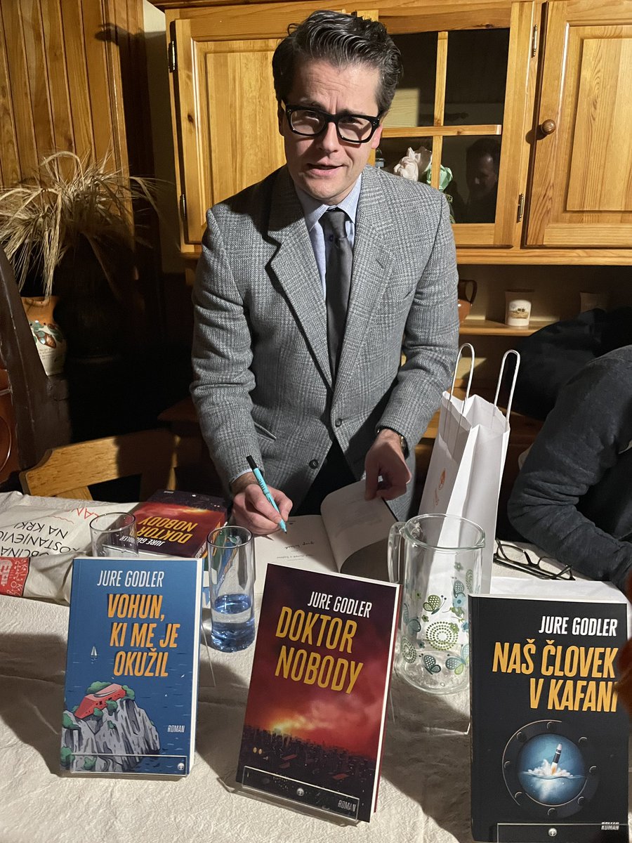 Včerajšnja predstavitev mojega novega romana je potekala v bukoličnem duhu.

#pastorala 

@ Kostanjevica na Krki