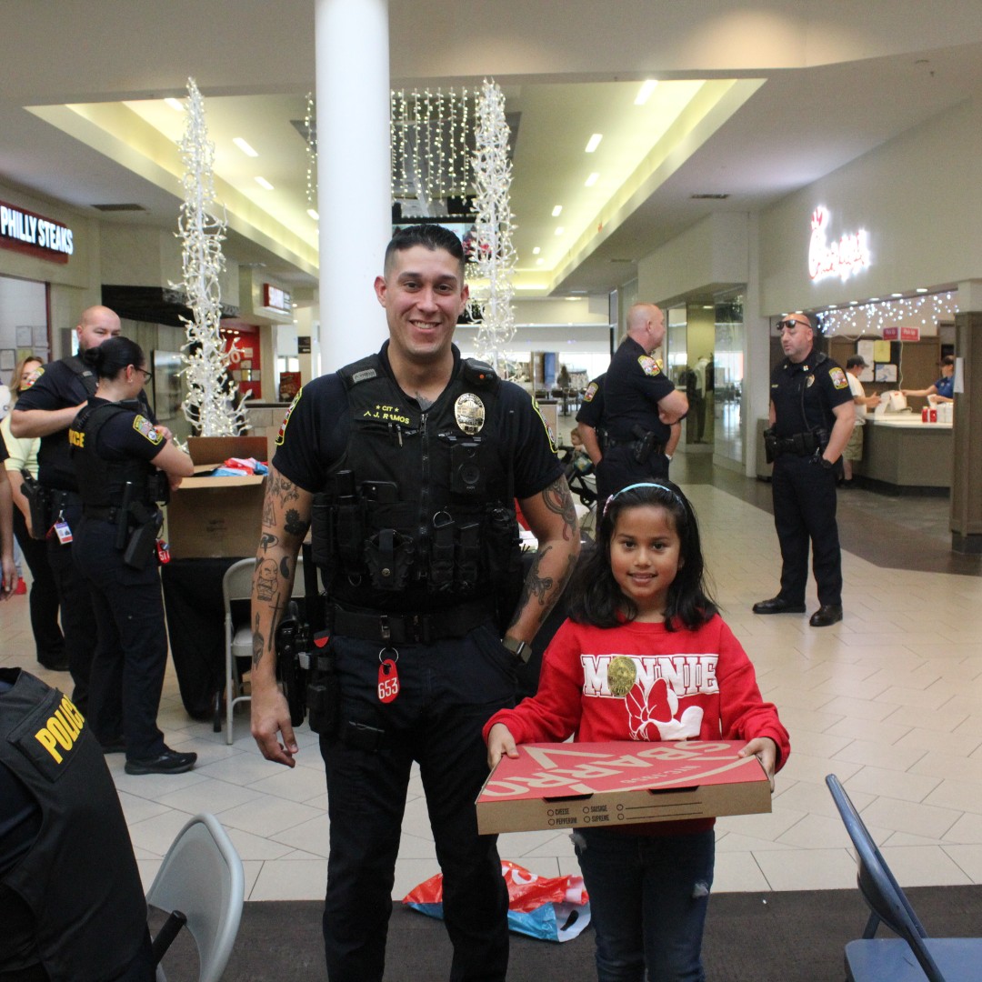 WinchesterPD's tweet photo. It was so much fun connecting with our community during our Color with a Cop event! 

We had a fantastic time and want to thank everyone who stopped by to show their support!

#WPD #WinchesterPolice #WinchesterCommunity #CommunityEvents #ColorWithACop https://t.co/Lh0I6SKTQN