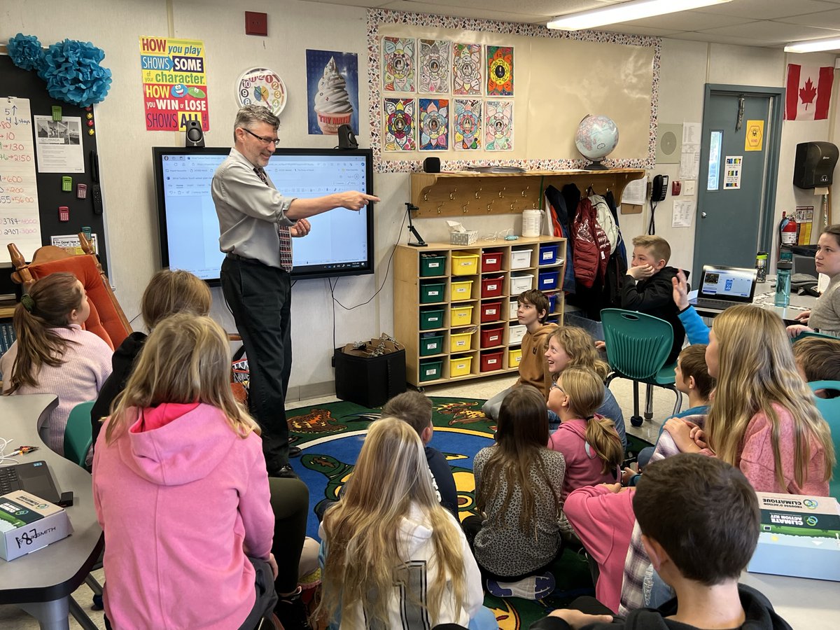 UCDSB's tweet image. What’s the best design for a wind turbine? Last week, students at South Crosby PS were determined to find out! Guided by the  #@UCDSBDistanceED Team, the students built wind turbines and coded widgets to count the spins in real time!  

Learn more at ow.ly/ea4a50Q55hO