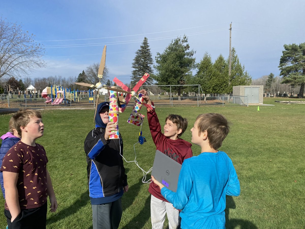 UCDSB's tweet image. What’s the best design for a wind turbine? Last week, students at South Crosby PS were determined to find out! Guided by the  #@UCDSBDistanceED Team, the students built wind turbines and coded widgets to count the spins in real time!  

Learn more at ow.ly/ea4a50Q55hO