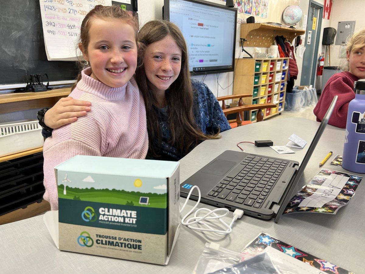 UCDSB's tweet image. What’s the best design for a wind turbine? Last week, students at South Crosby PS were determined to find out! Guided by the  #@UCDSBDistanceED Team, the students built wind turbines and coded widgets to count the spins in real time!  

Learn more at ow.ly/ea4a50Q55hO