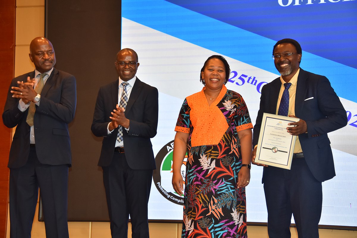 The #WCO congratulates @ZambiaRevenue 🇿🇲 for the successful launch of the #AEOProgramme which was supported by the WCO Accelerate #TradeFacilitation Programme funded by the United Kingdom’s @HMRCgovuk on this journey.

#AEO #AuthorizedEconomicOperator #Customs #tradematters