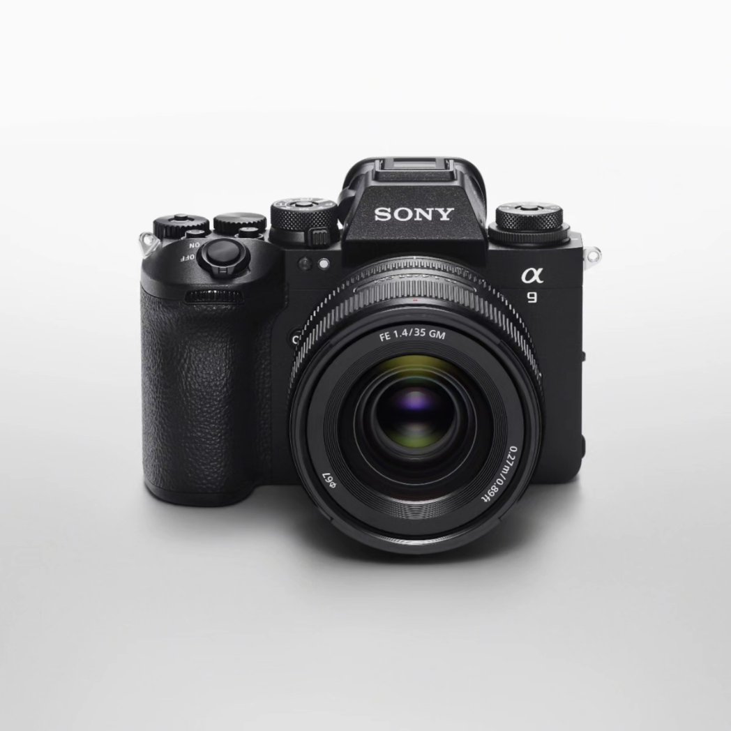 SonyEspana's tweet photo. La cámara con objetivos intercambiables α9 III utiliza un nuevo sensor de imagen CMOS Exmor RS™: el primer sensor de imagen apilado full-frame de 24,6 MP14 del mundo con sistema de obturador global.
#Sony #SerAlpha #Alpha9III #A9III https://t.co/wMdVydIfW1