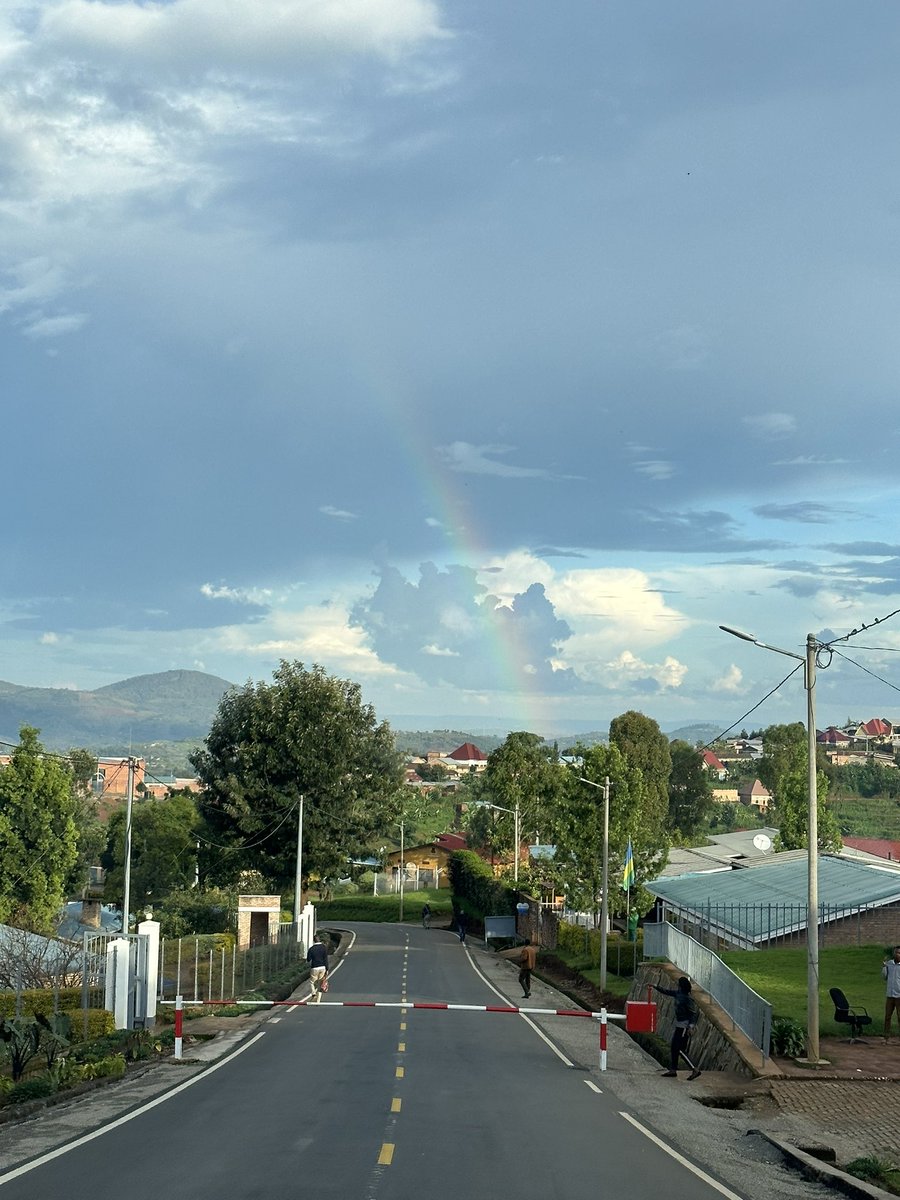 BlaneyMD's tweet photo. Happy to serve the wonderful patients of @MuniniH with #GIRising during Rwanda #endoscopyweek—amazing hospital staff and absolutely gorgeous views. 🌤️🌈 #GiTwitter #GlobalHealth https://t.co/5gyZ21PAZw