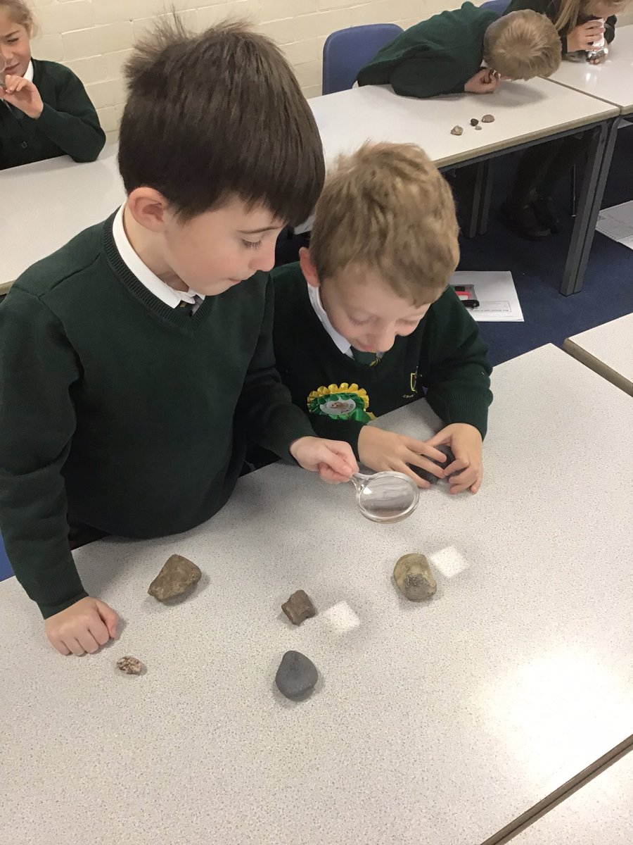 Y3SJV's tweet photo. In Science, 3B enjoyed using microscopes and magnifying glasses to explore different rocks, focusing on the appearance and structure of each one. #SJVScience https://t.co/k3K4qcvfOJ