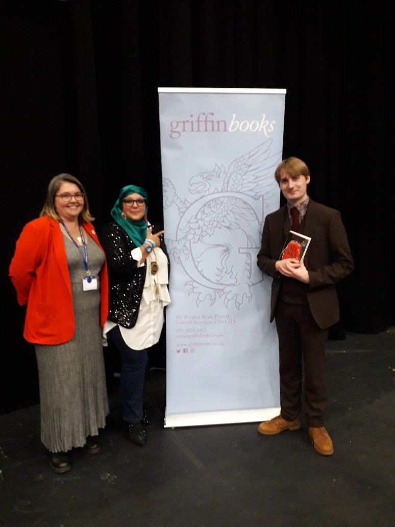 PennyMickelsen's tweet photo. Wonderful afternoon welcoming the remarkable @OnjaliRauf to speak to y7 @EnglishStanwell thanks to @GriffinBooksUK 
Motivational, knowledgeable and incredibly engaging speaker. A real privilege simply to be in the same room. https://t.co/sDBBYP0RAA