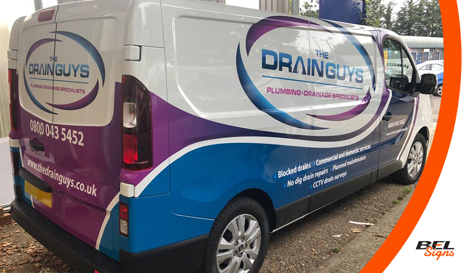 belsigns's tweet image. Partial wrap for local neighbours The Drain Guys. Featuring large-format digital print across three sides. This van is part of a fleet signwritten with large shapes of colour.
#vansignwriting #vandecals #CADcutVinyl #renaulttrafic #traficvan #RenaultVanSigns #Horsham