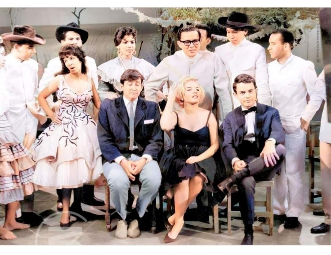 juanborrelli's tweet photo. RCTV. 1964. Una fotografía de colección llevada a color, muy gratos recuerdos. Esto también es Historia. ¿A quiénes reconocen? https://t.co/s2c9gHZHoD