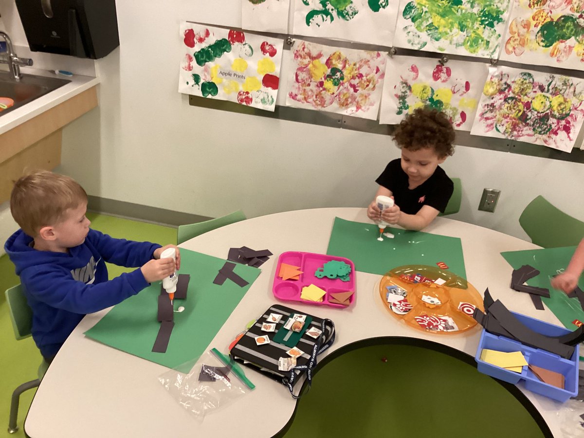 mrsjoerling's tweet photo. Making our own city maps! @NKCEarlyed #projectconstruct https://t.co/JnPcQnX7mi