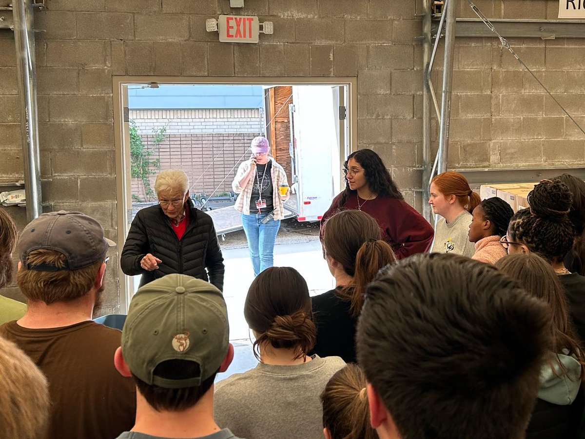 txbsm's tweet photo. Students from the ETBU Baptist Student Ministry spent this past weekend serving at Mission Arlington!

#txbsm https://t.co/iii2cI1VRw