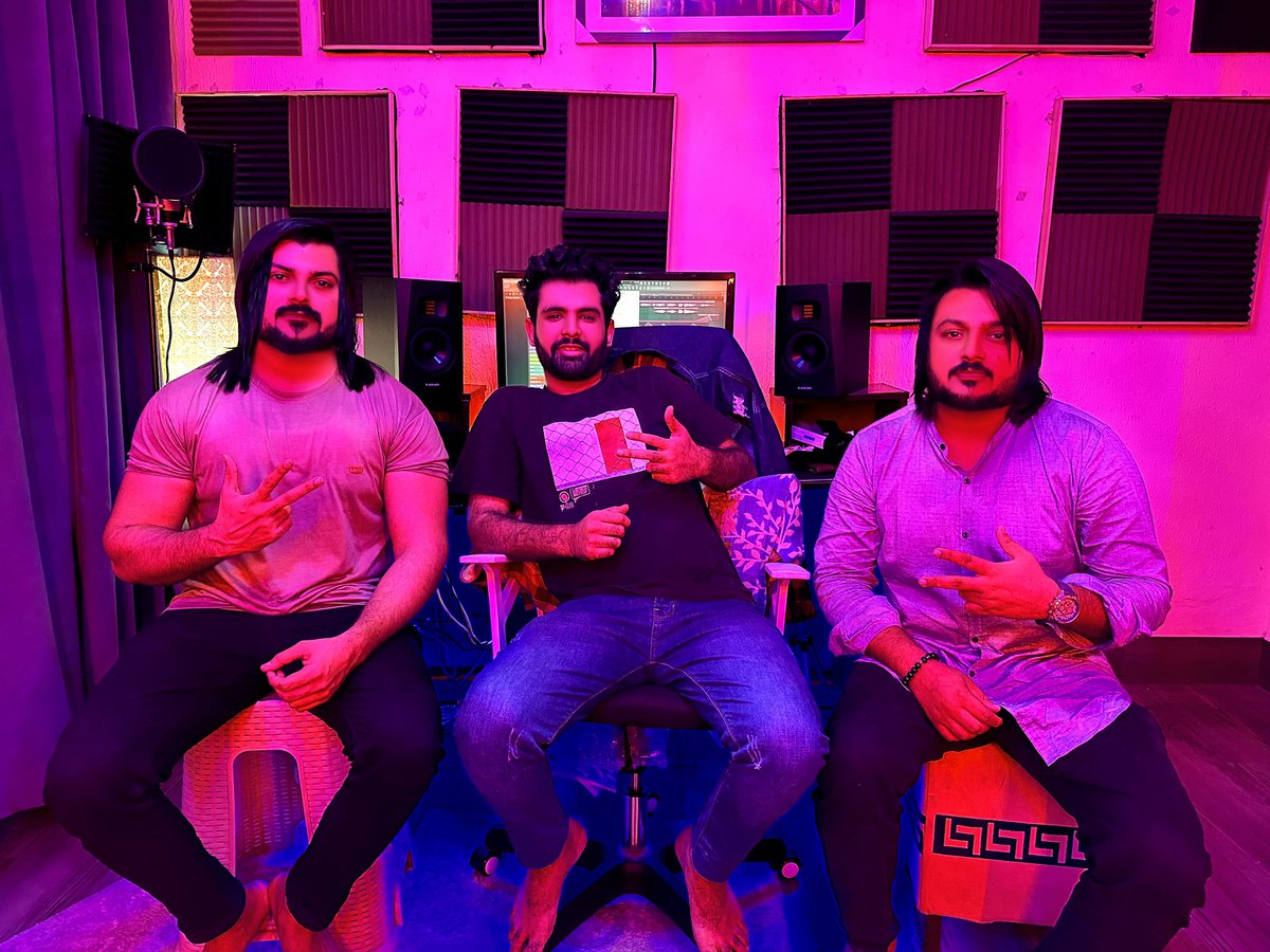 UmairAkone's tweet photo. Something big coming soon 🎤 https://t.co/g9PkDlU7MG