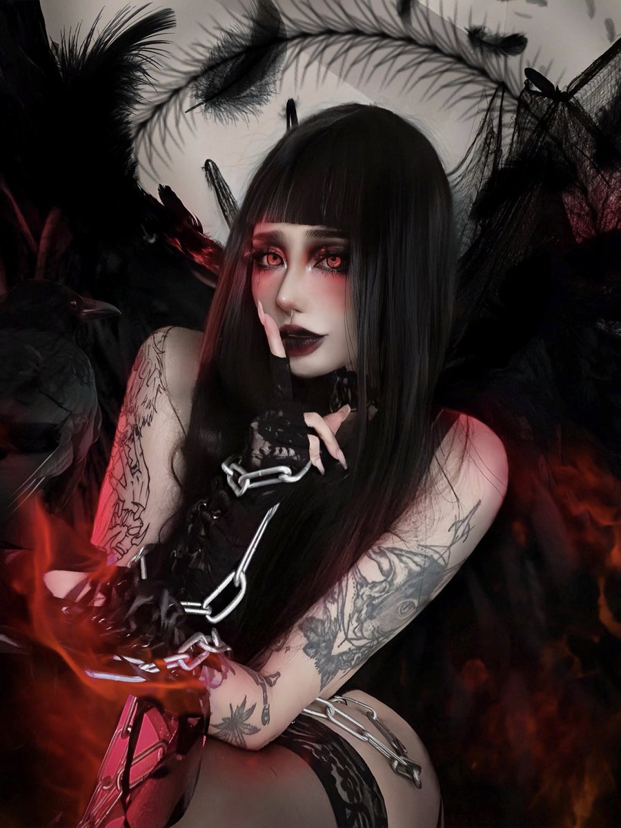 我痴迷於製造痛苦
你靈魂的痙攣讓我興奮 你心臟的錯拍令我著迷
我會束縛你的靈魂直到你甘願臣服並且放棄掙扎
是癲狂是偏執是極致

既然神從不曾拯救你 那麼就走向我 成為我的信徒吧