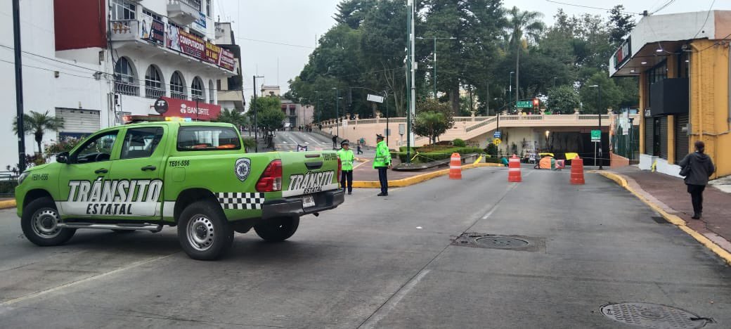 ssptransitover's tweet photo. ⚠️#TránsitoInforma: Derivado de la manifestación que se realiza en el primer cuadro de la ciudad de #Xalapa y con la finalidad de salvaguardad la integridad de las familias veracruzanas, la @SP_Veracruz a través de oficiales de @ssptransitover

1/3 https://t.co/b17VciiIYY
