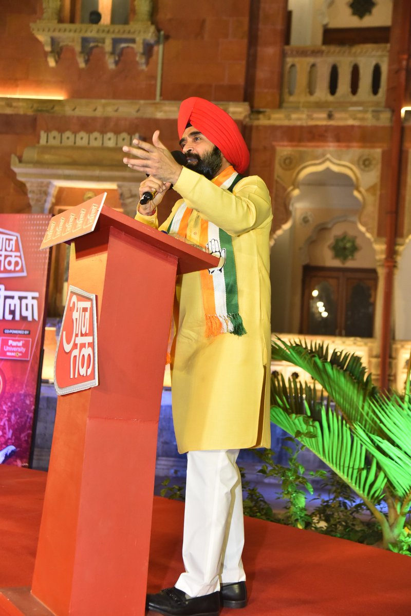 Charanssapra's tweet photo. Madhya Pradesh elections getting hot. Public debate of @aajtak at Indore...
"कमल नही कमलनाथ चलेगा "
@INCIndia @kcvenugopalmp @INCMP @rssurjewala @Jairam_Ramesh
@INCMumbai https://t.co/9KYYjdtIZE