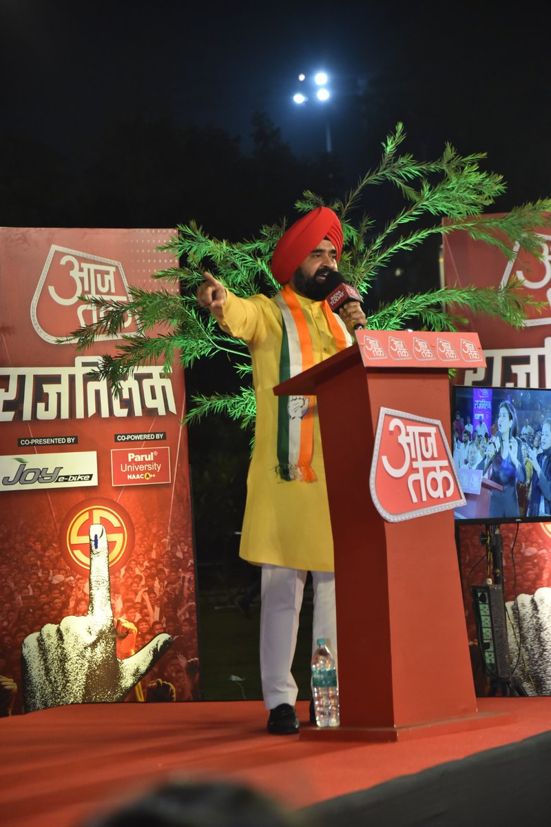 Charanssapra's tweet photo. Madhya Pradesh elections getting hot. Public debate of @aajtak at Indore...
"कमल नही कमलनाथ चलेगा "
@INCIndia @kcvenugopalmp @INCMP @rssurjewala @Jairam_Ramesh
@INCMumbai https://t.co/9KYYjdtIZE