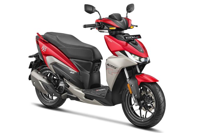 Hero Xoom 160 2025 मैक्सी-स्कूटर का फ्रंट व्यू