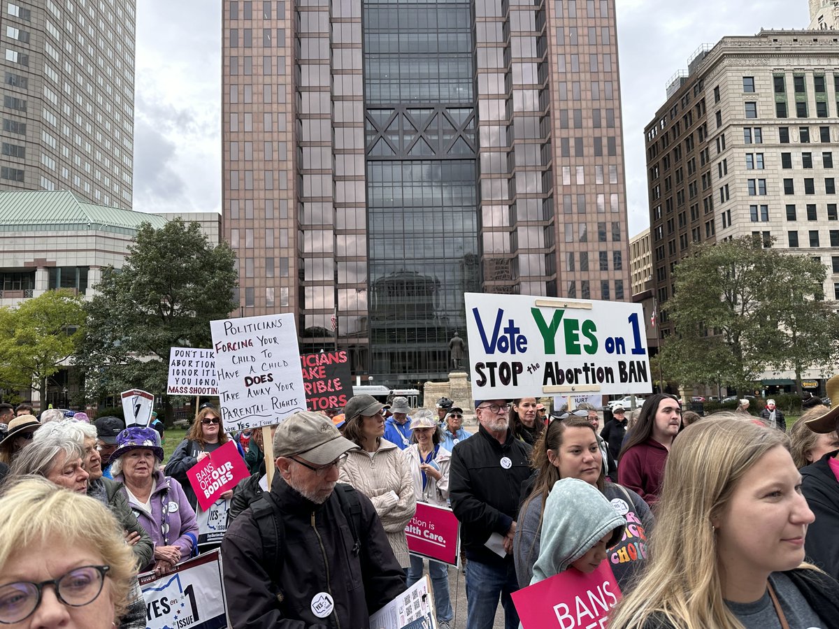 🎃 Columbus says “yes on one” — go cast your ballot and #VoteYesOnIssue1 today to stop Ohio’s abortion ban!