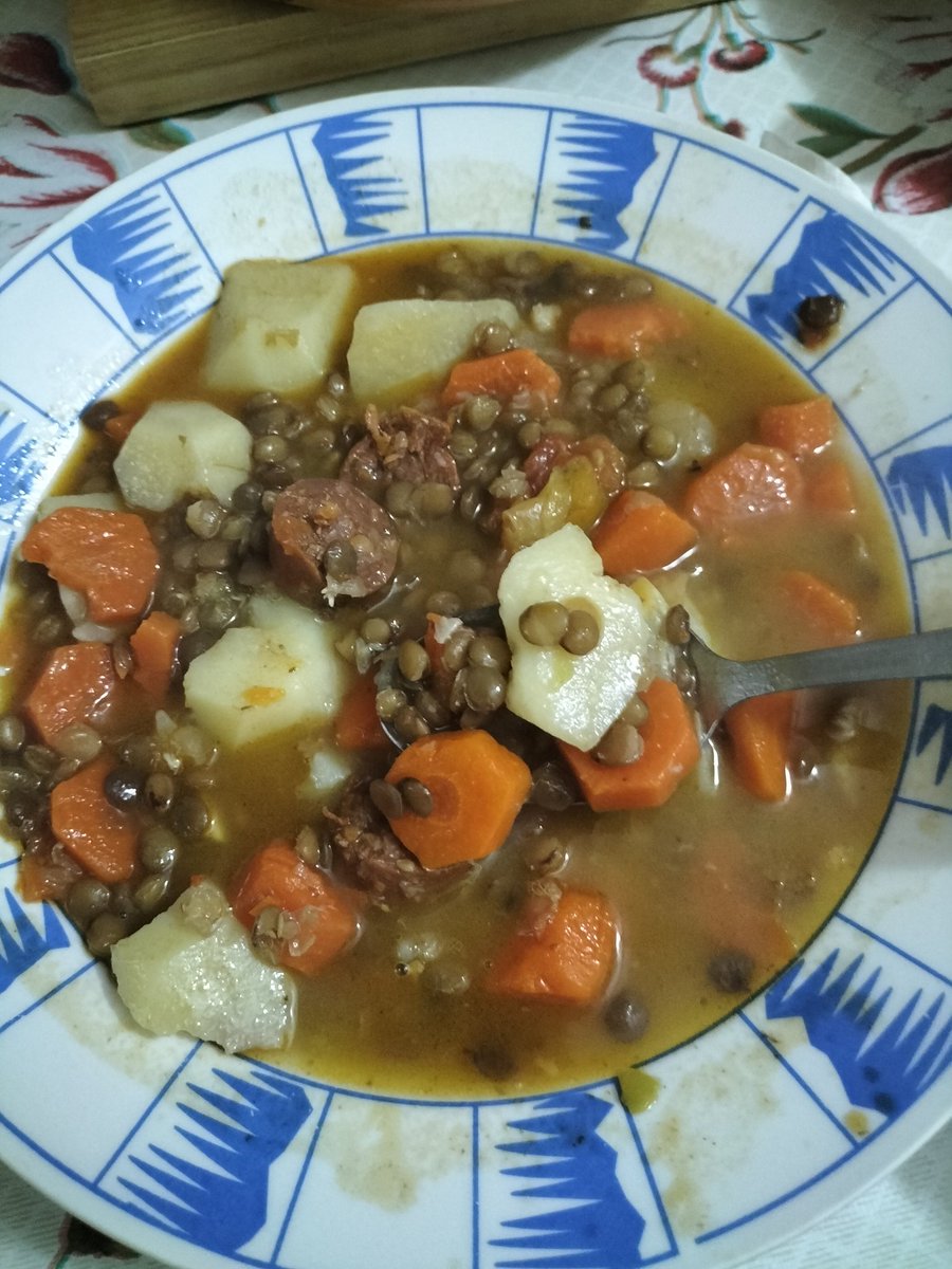 SoySaralarala's tweet image. Al mal tiempo, unas buenas y calentitas lentejas 😝 #OleYo #OleMiChochoMoreno #BuenosDias #BuenasTardes #FelizDia #FelizTarde #FelizMartes #7noviembre #noviembre203 #otoño2023