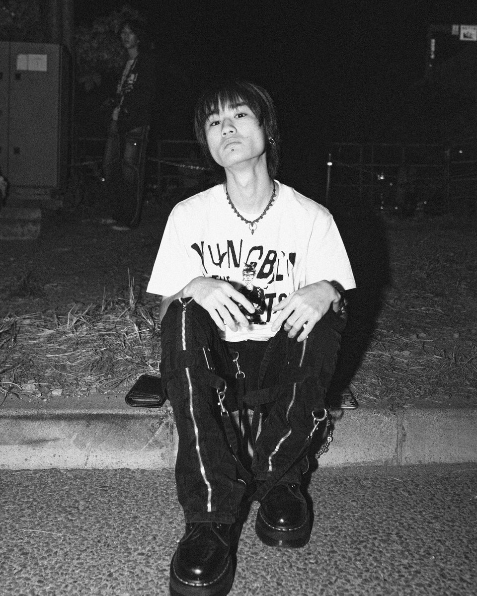 yungblud's tweet photo. BHC 🖤 JAPAN 🇯🇵 you’re so fookin cool … 家族 https://t.co/oFA3E2EnSM