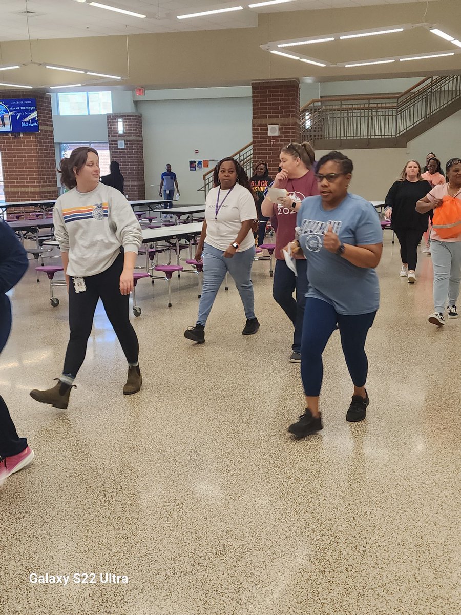 PrincipalArtis's tweet photo. Nothing like team building! https://t.co/3w3ozokSX6