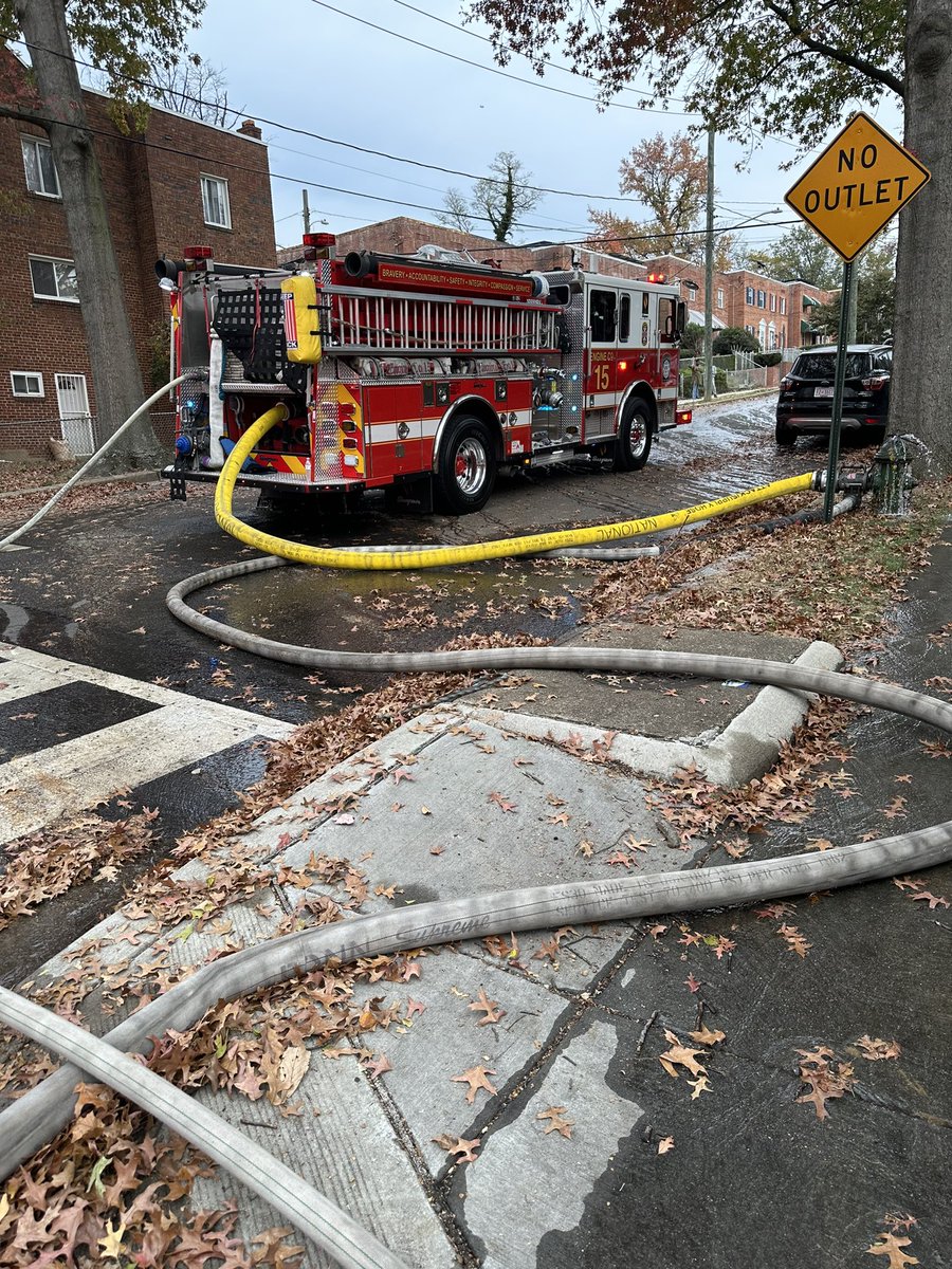 DcfdEngine15's tweet image. Working Fire 4000-Blk of Q Street Southeast. #DCFD #Anacostia