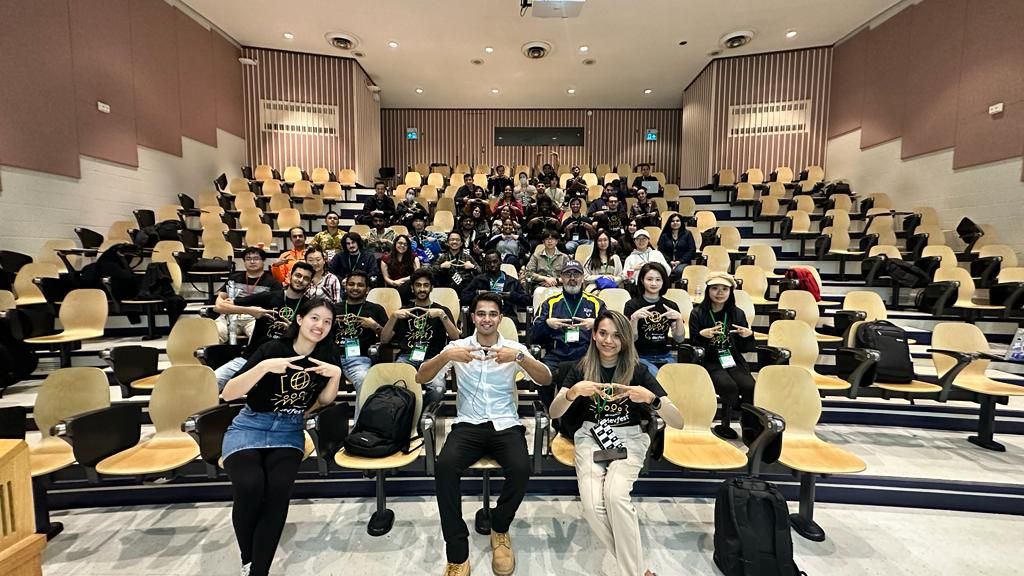 gdgcloudtoronto's tweet photo. Devang Sharma shared knowledge on generative AI- LLMs and GPTs- followed by a workshop on the Google Cloud Platform.

Which topic inspired you?

#StartGBC #GeorgeBrownCollege #GenerativeAI #GDG #Google #GoogleCloudToronto https://t.co/BttDGm7XsD