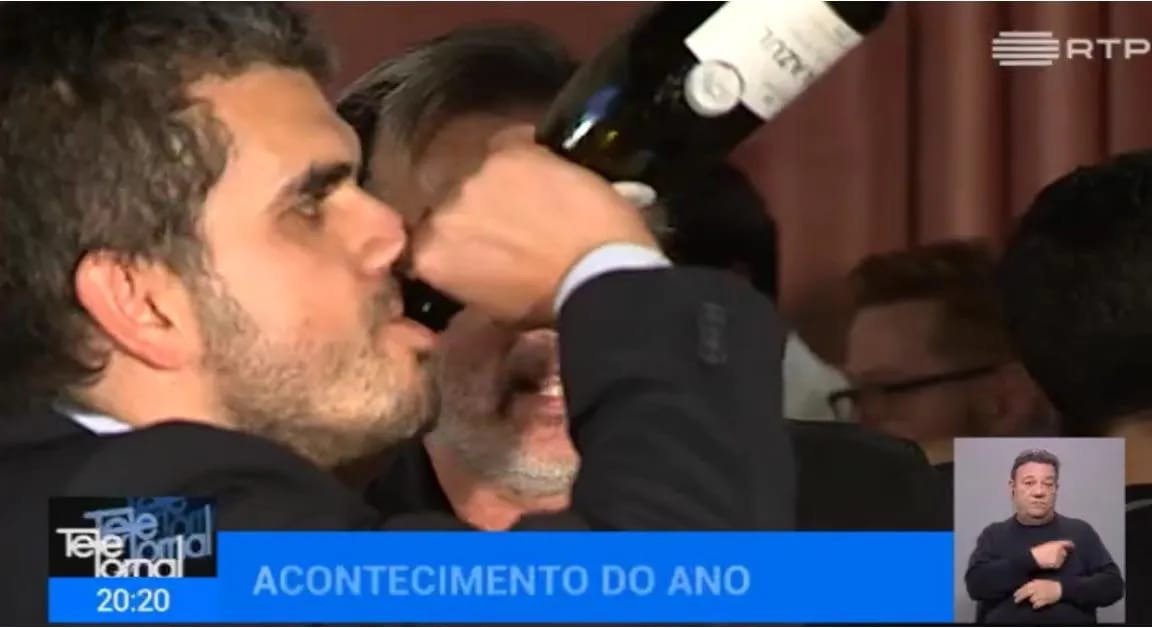 eu e os rapazes hoje à noite a festejar o downfall do António Costa