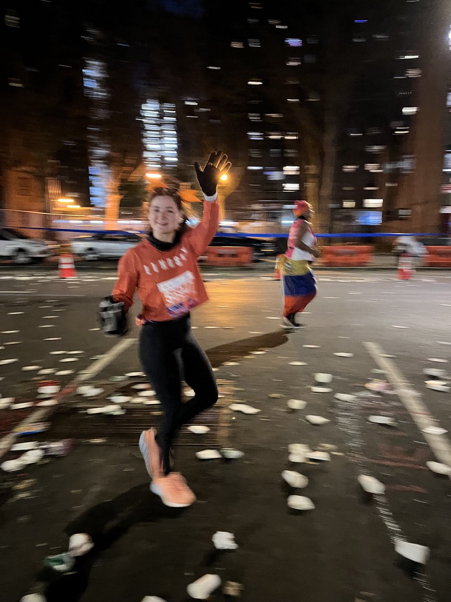 ForefrontComms's tweet photo. This past weekend, we gathered to cheer on SAE @LindsMPatterson as she conquered the NYC Marathon in support of the @MichaelJFoxOrg for Parkinson's Research. Congratulations, Lindsey – #TeamForefront is beyond proud! https://t.co/6kRAfChfrx