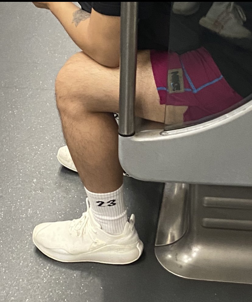 Suit & socks tweet media