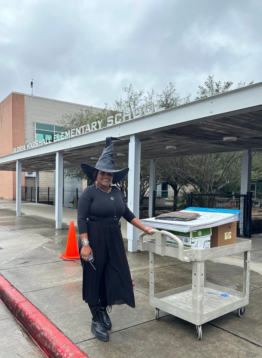 AngelaMillerMEd's tweet photo. A special delivery from the Spring Klein Rotary Club 📦#OctoberPhotoDump @MarshallES_SISD @ShimonaEason
@SpringISD https://t.co/cJlYJ5KmiL