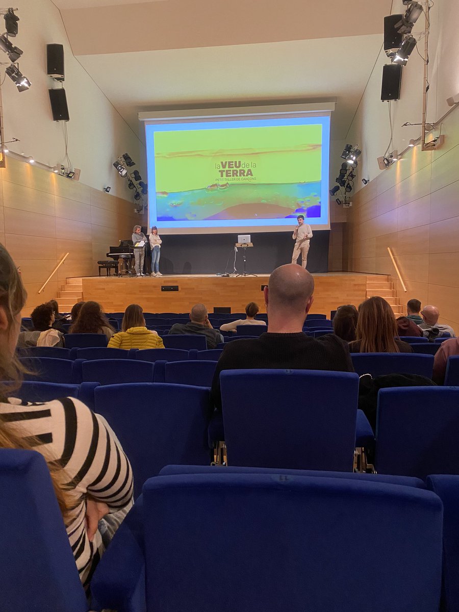 Gaspar_Alcocer's tweet photo. La formació permanent és indispensable entre el professorat.
Cal afrontar nous reptes, establir nous horitzons. Tot és una nova oportunitat. 

Avui, 1a sessió de la formació "La veu de la Terra"

🗓️25 de maig. Cantem plegats. Reserva la data! 

@cdapaucasals
@Ins_BaixPenedes https://t.co/m08WOB5I7M