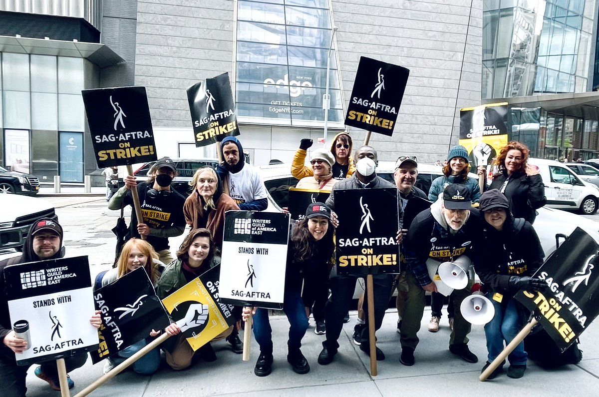 We’ll be on the picket lines till everyone gets a fair contract 🎥✍️🎭💪🏽

#sagaftrastrong #wgastrong #unionstrong #sagaftra #wgaeast #NYWIFT #SagAftraStrike #filmmakerslife