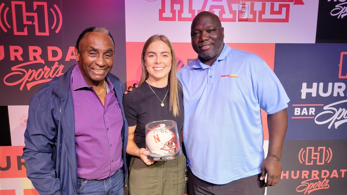 Autograph giveaway 🚨 Hang out with Johnny Rodgers and Tommie Frazier this Thursday 6-7 p.m. at @hurrdatsportbar for a FREE live show. Everyone in attendance has the chance to win signed memorabilia! #Huskers | #GBR